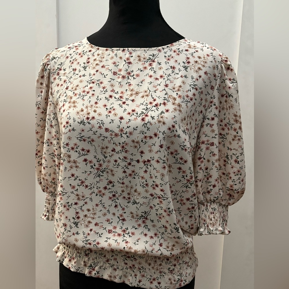 NWT les amis Crème Floral Blouse